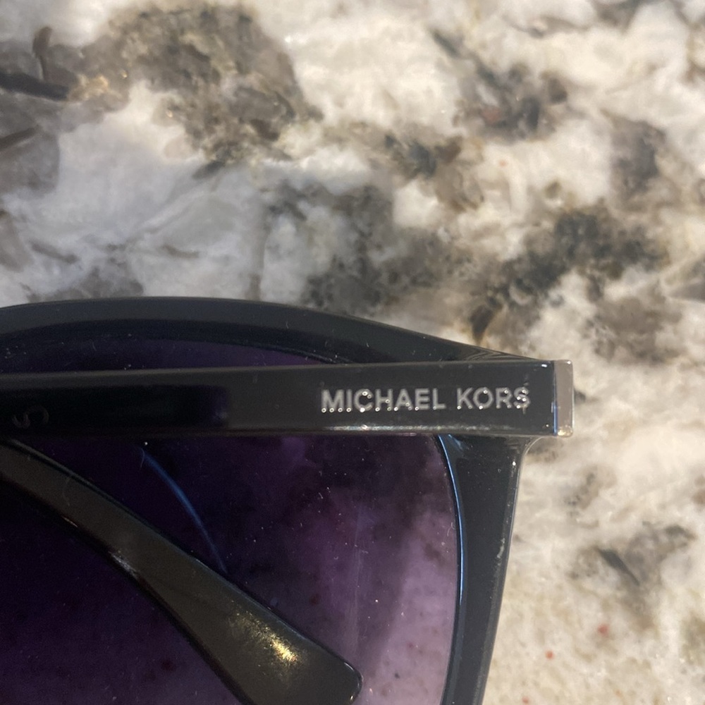 Beautiful Michael Kors cat-eye glasses that are in great condition! - Picture 3 of 3